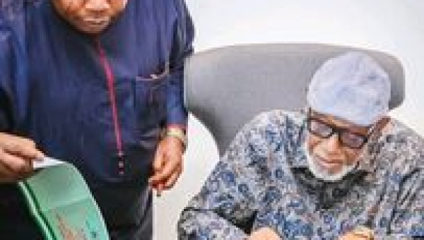 Akeredolu signs LCDA bill into law